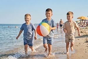 Літній костюм для хлопчика: чому комплект краще