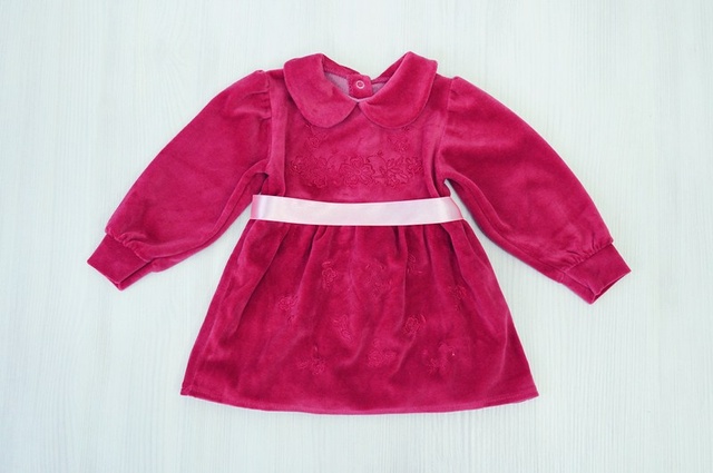 Дитячі трикотажні сукні для дівчинку. Сукня «МАРІЯ» велюр малинового кольору. ТМ «Пташка Украина»