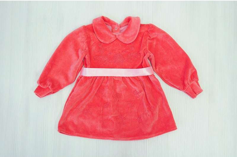 Дитячі трикотажні сукні для дівчинку. Сукня «МАРІЯ» велюр коралового кольору. ТМ «Пташка Украина»